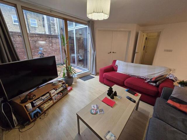 Apartment for sale in Walworth, Greater London