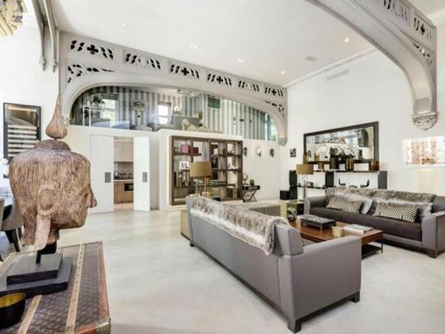 Apartment for sale in Brompton, Greater London
