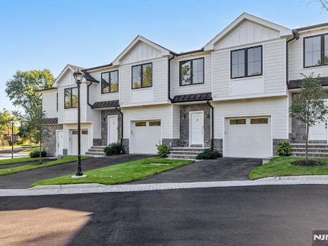 Apartment for sale in Oradell, New Jersey