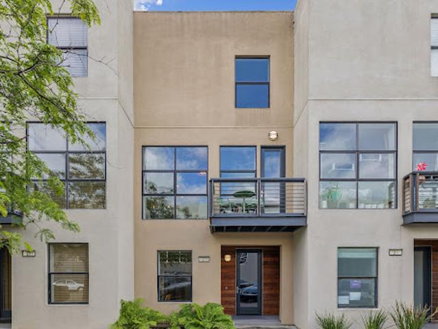 Apartment for sale in Oakland, California
