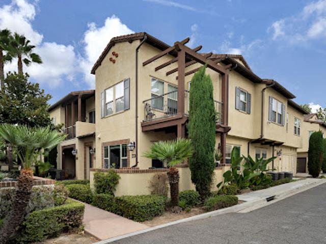 Apartment for sale in Anaheim, California
