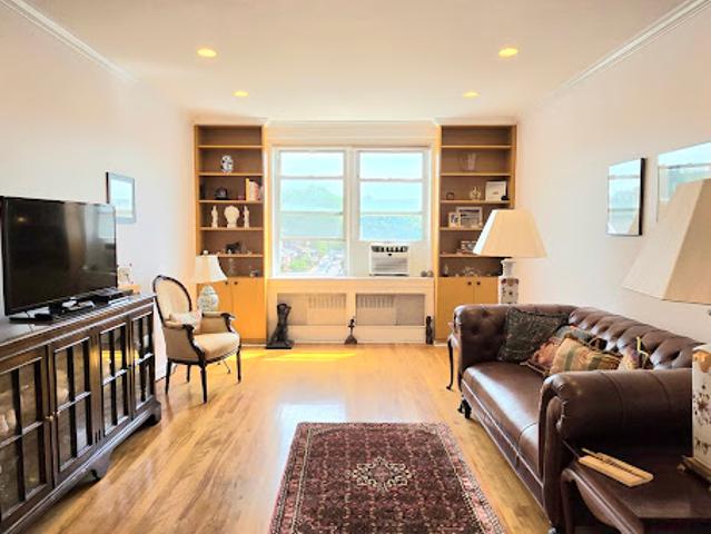 Apartment for sale in Arverne, New York