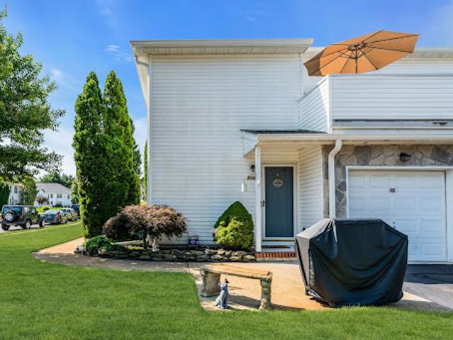 Apartment for sale in Monmouth, New Jersey
