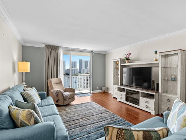 Apartment for sale in Hallandale, Florida