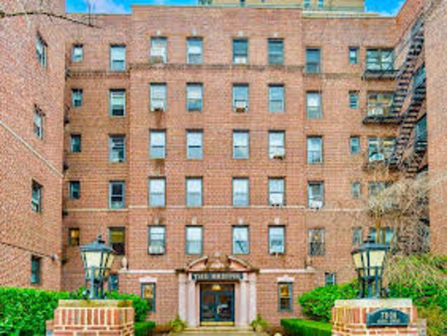 Apartment for sale in Forest Hills