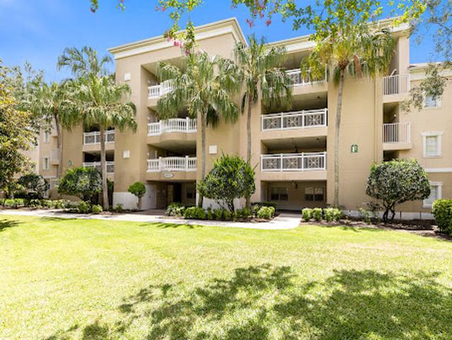 Apartment for sale in Four Corners, Florida