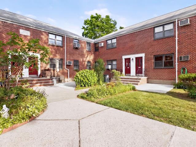 Apartment for sale in Queens, Arverne