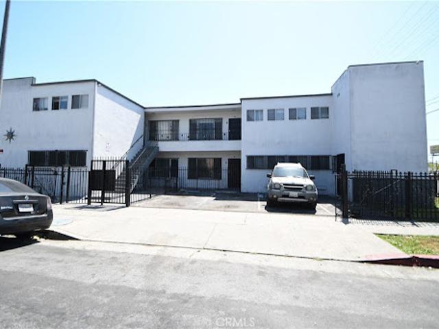 Apartment for sale in Canoga Park, California