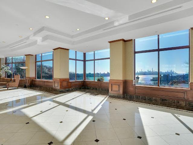 Apartment for sale in Fort Lee, New Jersey