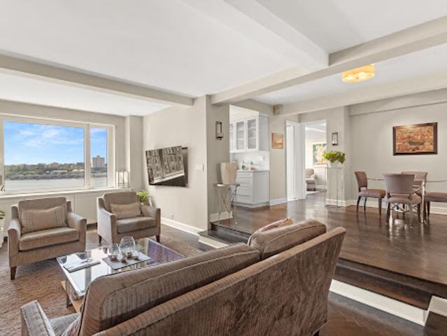 Apartment for sale in Arverne, New York