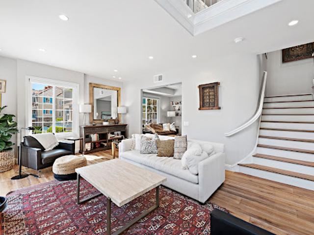 Apartment for sale in Newport Beach