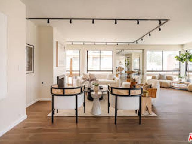 Apartment for sale in Beverly Hills