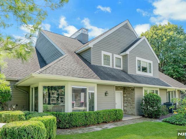 Apartment for sale in Wyckoff, New Jersey