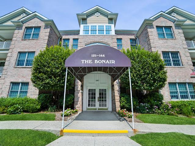 Apartment for sale in Landing, New Jersey
