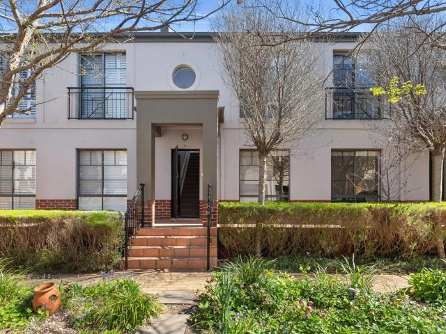 Apartment for rent in Braddon, North Canberra