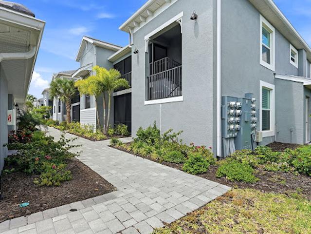 Apartment for sale in Canoga Park, California