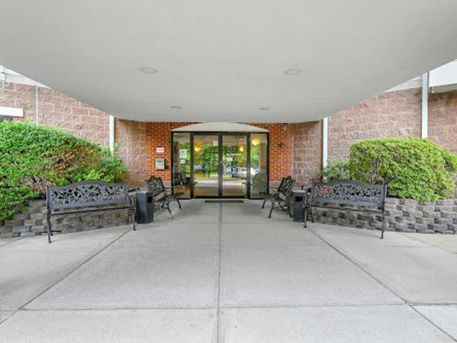 Apartment for sale in Paramus, New Jersey