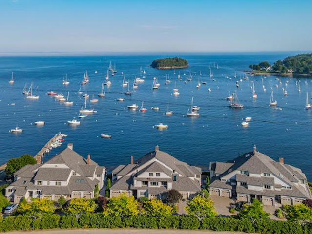 Apartment for sale in Camden, Maine