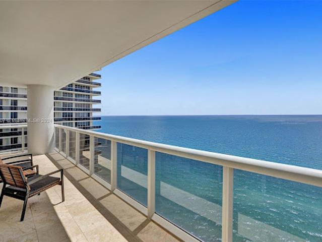 Apartment for sale in Hallandale, Florida