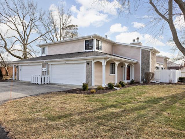 Apartment for sale in Zionsville, Indiana