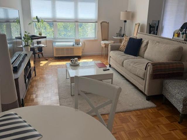 Apartment for sale in Edgewater, Bergen County