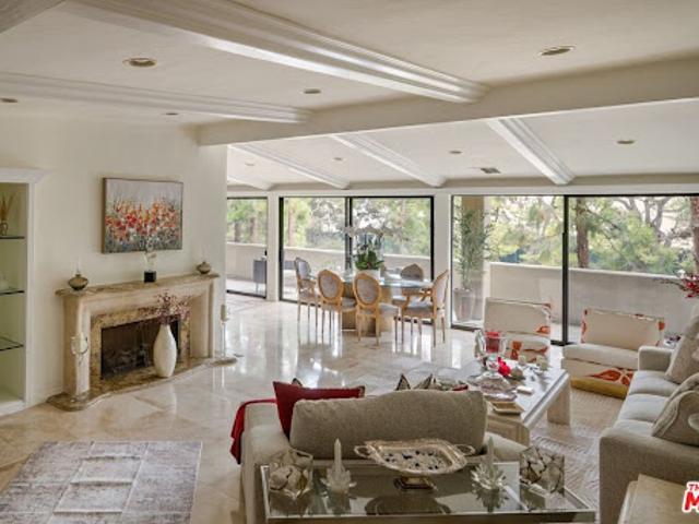 Apartment for sale in Canoga Park, California
