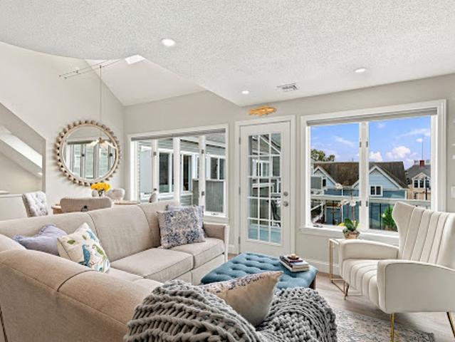 Apartment for sale in Swampscott, Essex County