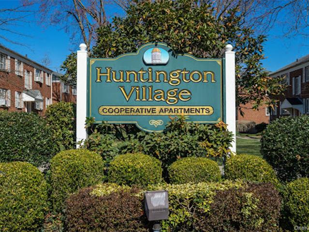 Apartment for sale in Town of Huntington, Suffolk County