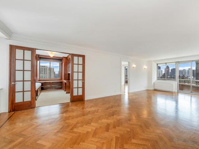 Apartment for sale in Arverne, New York