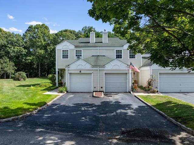 Apartment for sale in Manorville, Town of Brookhaven
