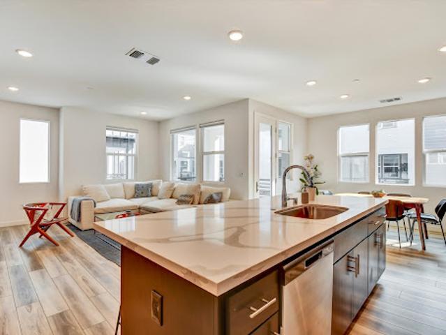 Apartment for sale in Oakland, California