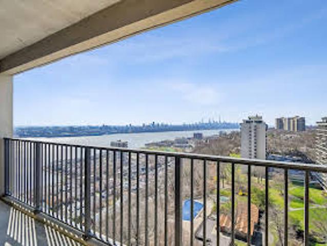 Apartment for sale in Fort Lee