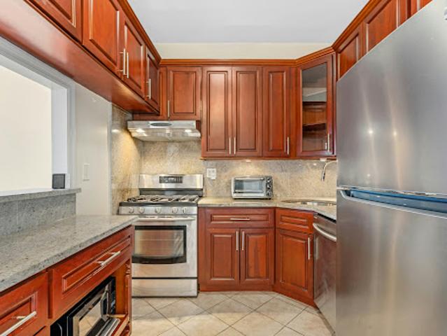 Apartment for sale in Fort Lee, Bergen County