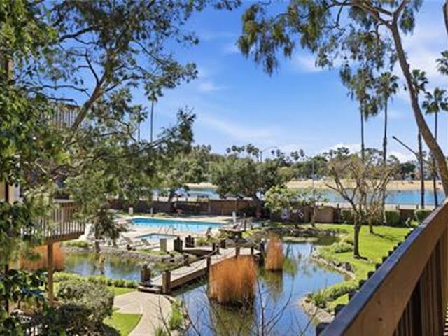 Apartment for sale in Long Beach, California
