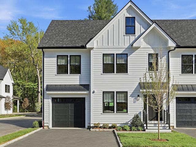 Apartment for sale in Bedford, Massachusetts