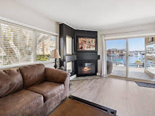 Apartment for sale in Huntington Beach