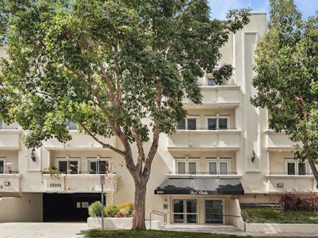 Apartment for sale in Canoga Park, California