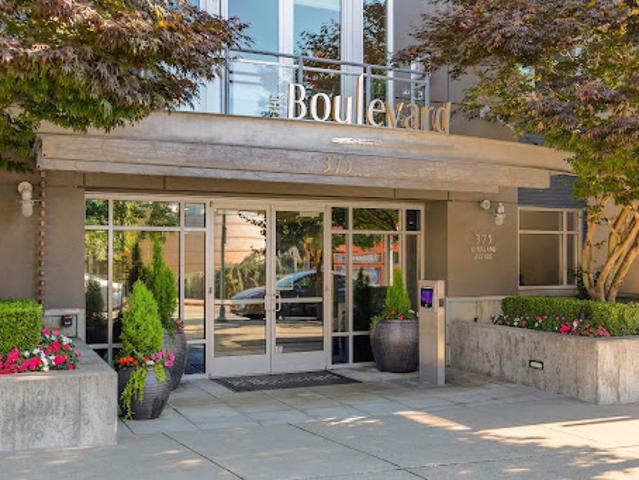 Apartment for sale in Kirkland Apartment for sale in Kirkland