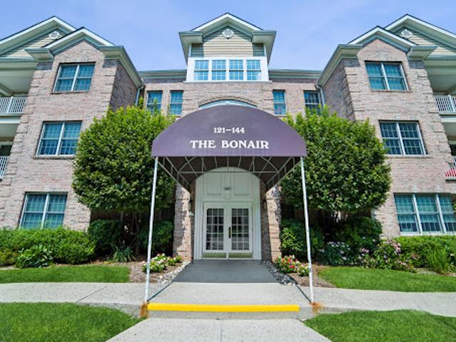 Apartment for sale in Landing, New Jersey