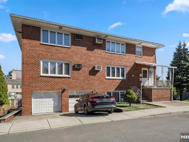 Apartment for sale in Cliffside Park, New Jersey