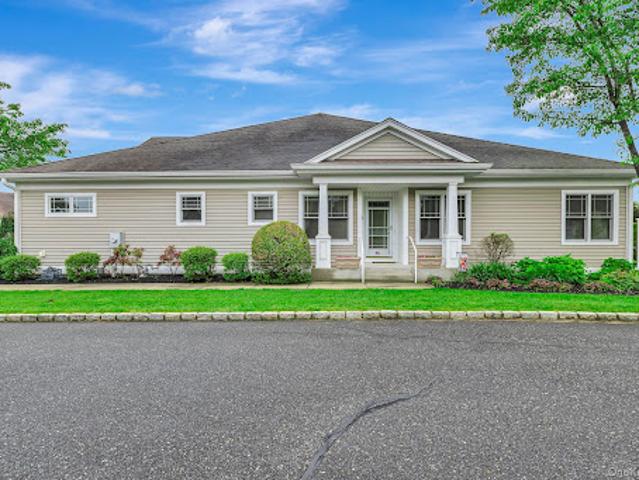Apartment for sale in Centereach, New York