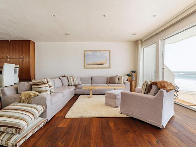 Apartment for sale in Malibu, California