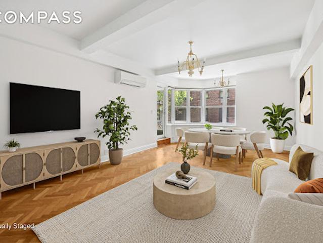 Apartment for sale in Arverne, New York