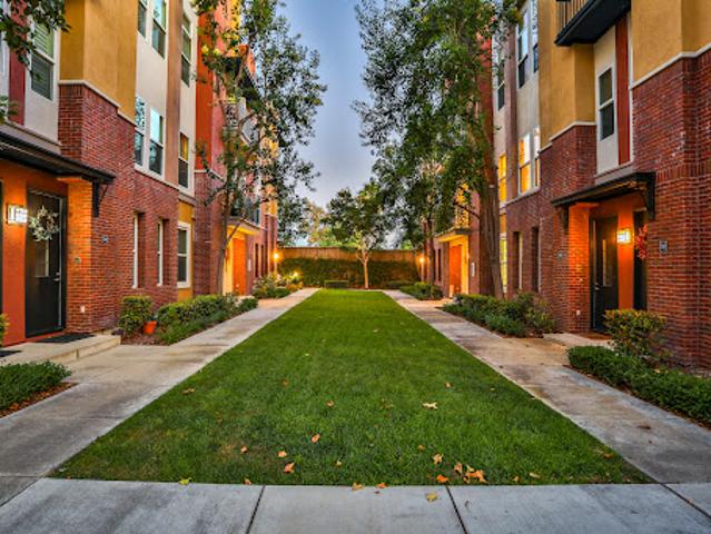 Apartment for sale in Claremont, California