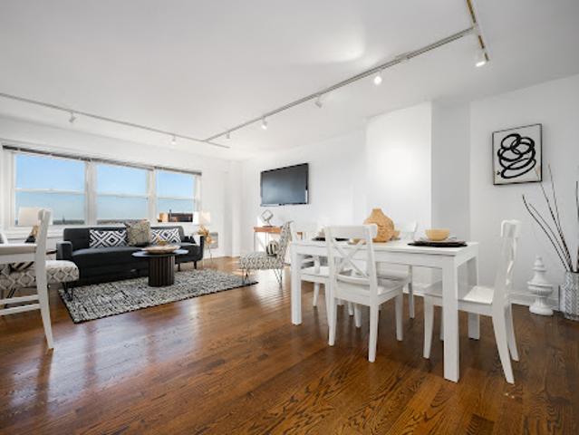 Apartment for sale in Chicago, Cook County