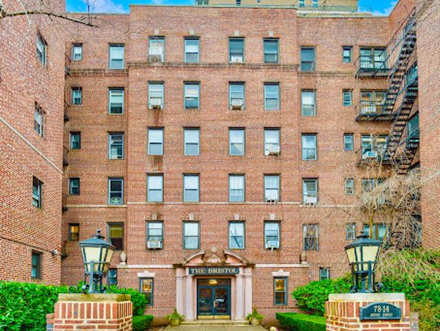 Apartment for sale in Queens, Arverne