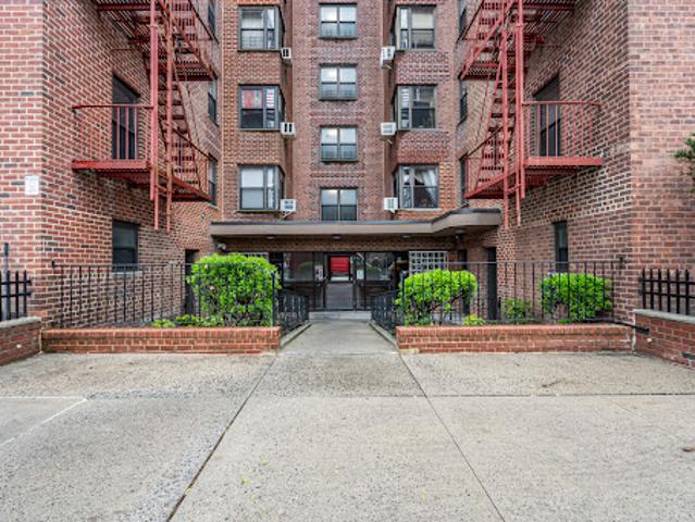 Apartment for sale in Queens, Arverne