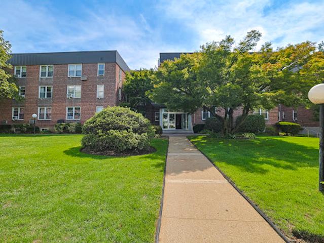 Apartment for sale in Nassau, New York