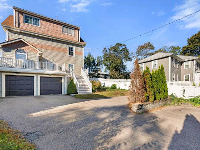 Apartment for sale in Auburndale, Massachusetts