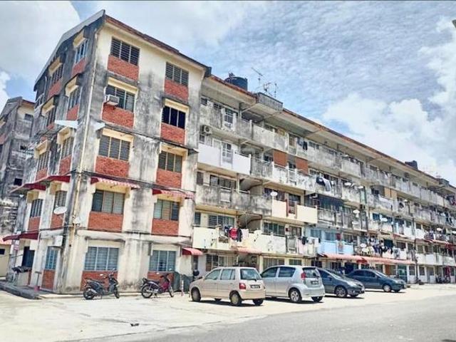 Flat for sale in Malaka